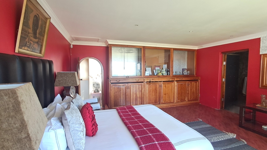 5 Bedroom Property for Sale in Beacon Bay Eastern Cape